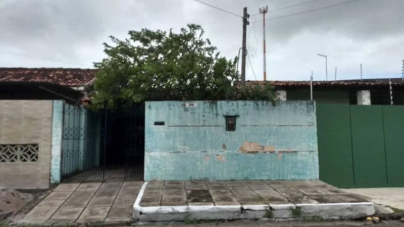 Foto 1 de 28: Casa em leilão em Maceió - AL, bairro Prado — Casa 129m² com Terreno 217m² | Maceió-AL | Prado | Financiamento até 420 Meses!
