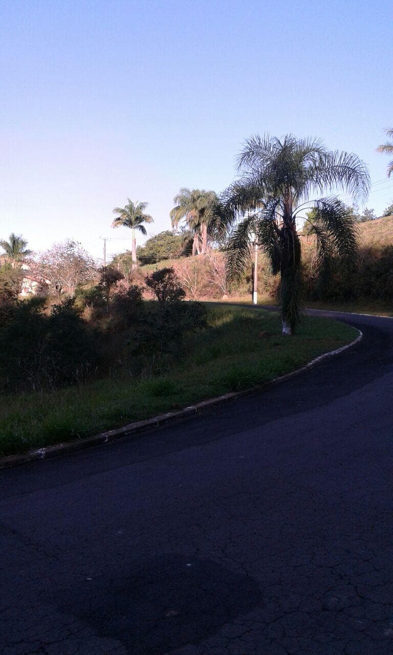 Foto 9 de 18: Terreno em leilão em Lindóia - SP — Um lote de terreno sob nº. 10 da quadra C, do loteamento denominado Mirante do Lago, situado no Bairro do Rio do Peixe em Lindóia-SP com 451,00 metros quadrados