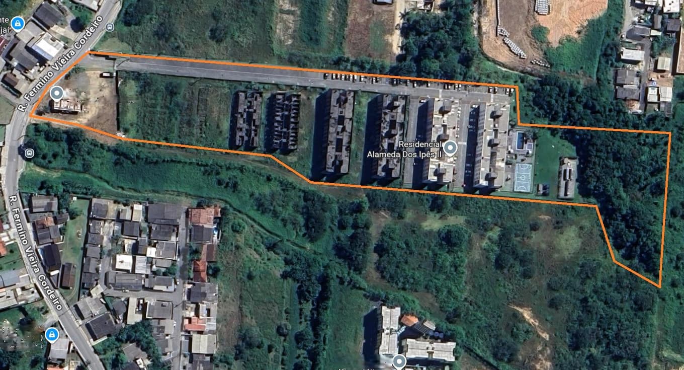 Foto 9 de 9: Terreno em leilão em Itajaí - SC, bairro Espinheiros — Terreno com Construções, A.T. 28.006m², Alameda dos Ipês II, Bairro Espinheiros