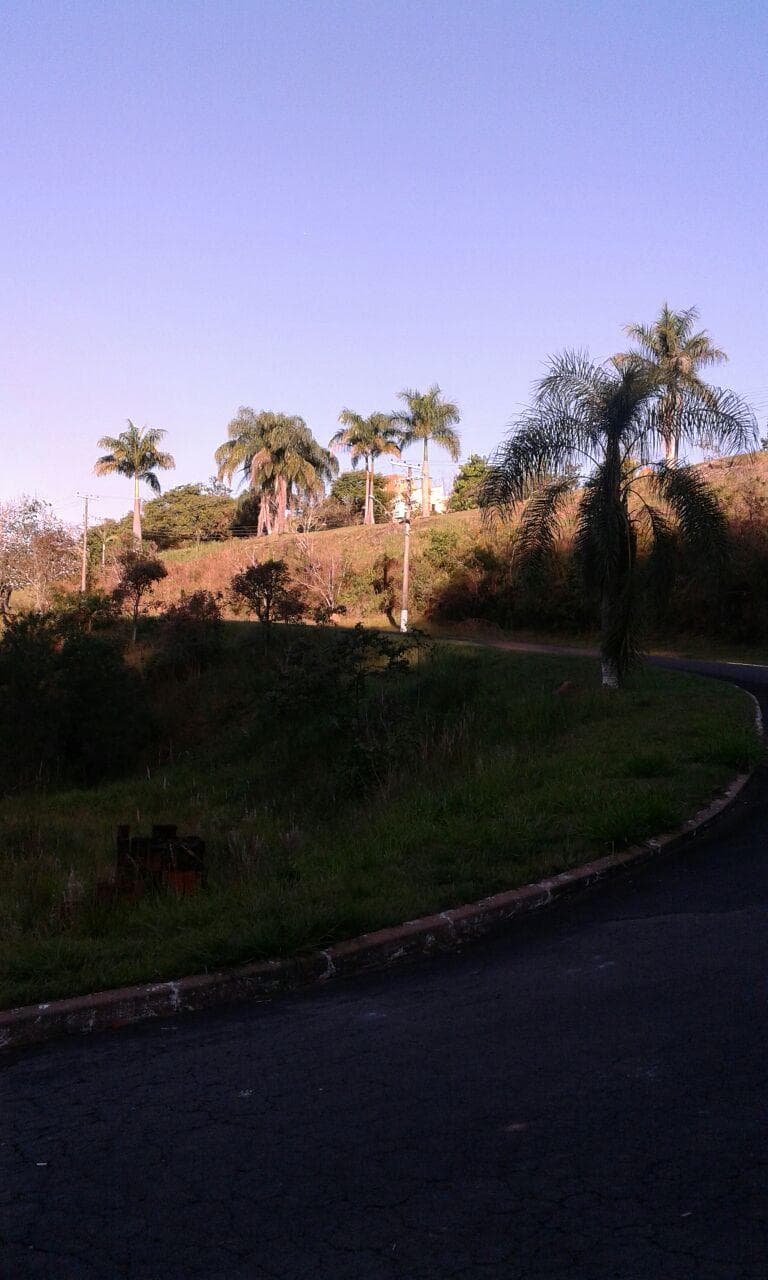 Foto 8 de 18: Terreno em leilão em Lindóia - SP, bairro Rio do Peixe — Lote de Terreno com 767,00m2 em Cond. Mirante do Lago em Lindóia-SP