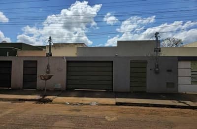 Foto 1 de 11: Casa em leilão em Santa Helena De Goiás - GO, bairro Centro — Casa, Ocupado, Santa Helena De Goiás / GO (36% abaixo da avaliação)