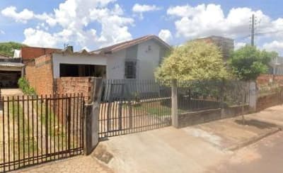 Casa em leilão em Cascavel - PR — IMÓVEL URBANO COM ÁREA DE 264,00 M2 EM CASCAVEL-PR