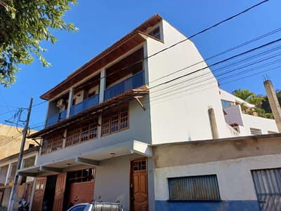 Terreno em leilão em Astolfo Dutra - MG — Terreno de 200m² contendo 01 galpão de 200,00 m², 02 Mezanino 100M², 03 Apartamento de 200:00M² e 01 Terraço de 120M².
