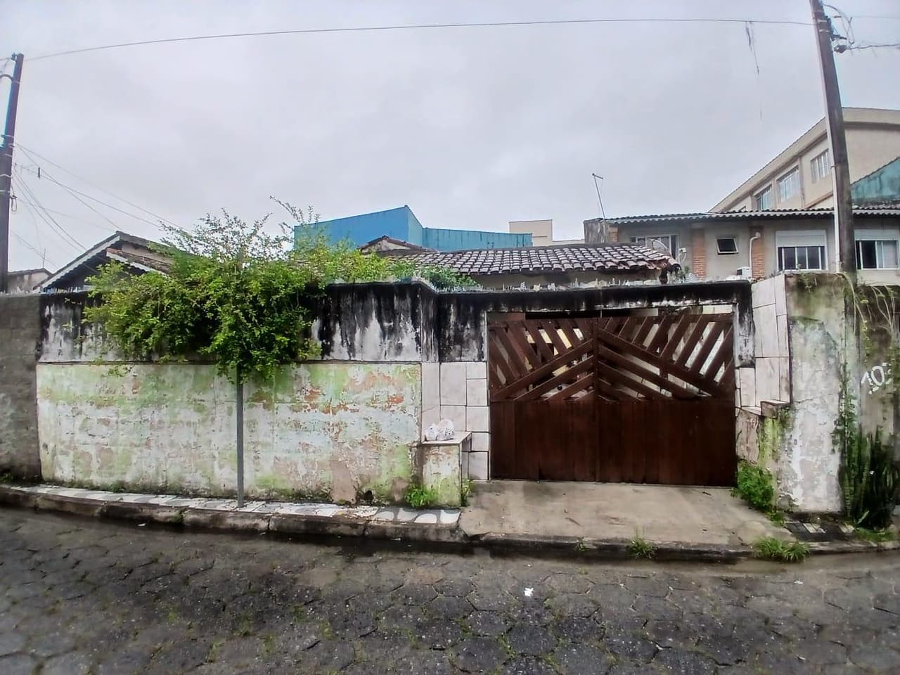 Foto 1 de 6: Casa em leilão em Mongaguá - SP — Casa 250m², Centro, em Mongaguá/SP - Ocupado