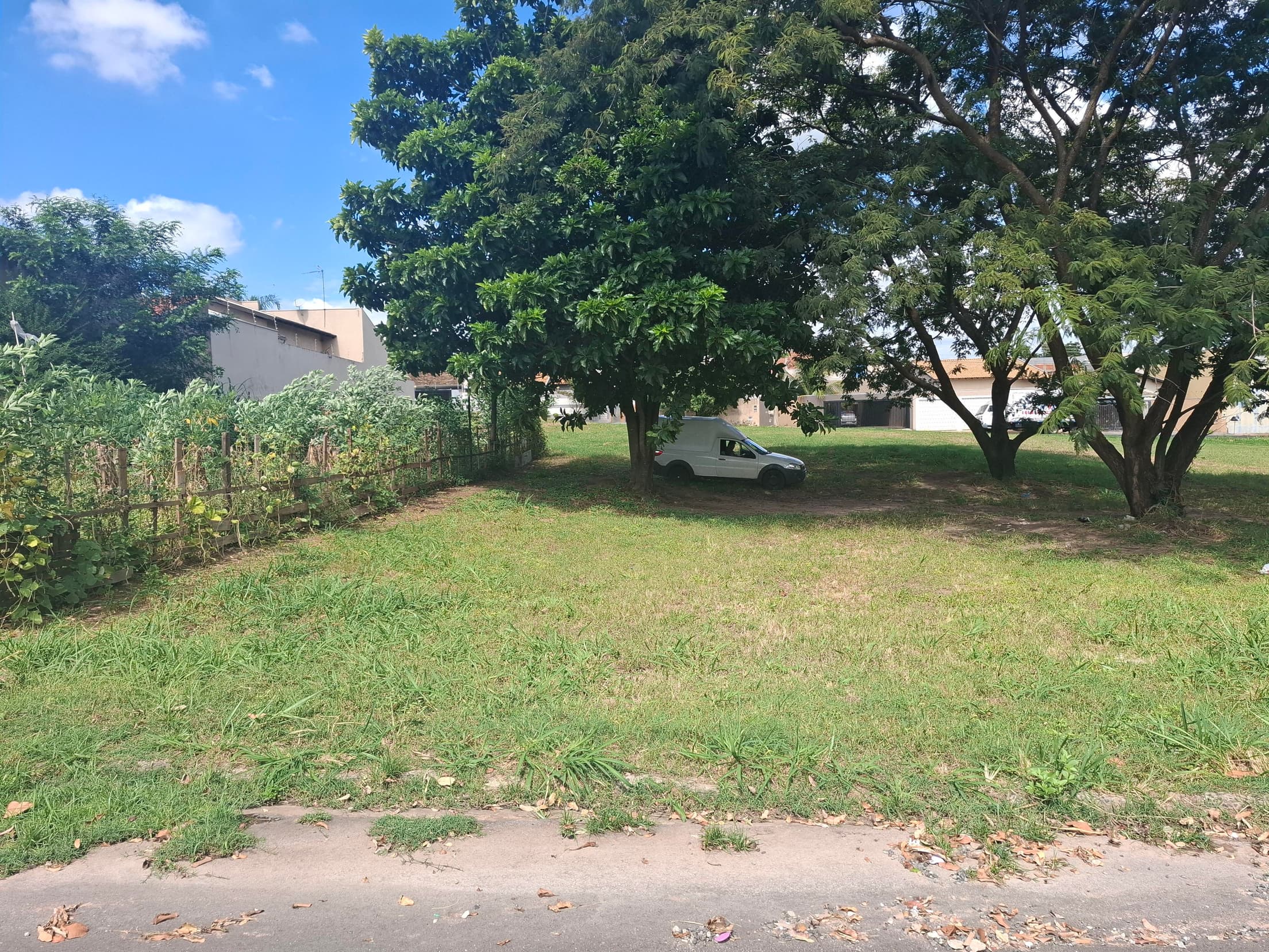 Foto 1 de 5: Terreno em leilão em Mirassol - SP — LOTE 24 DA QUADRA J LOCALIZADO NO RESIDENCIAL CELINA DALUL COM ÁREA DE 306m² - MIRASSOL/SP | MATRICULA 26.019