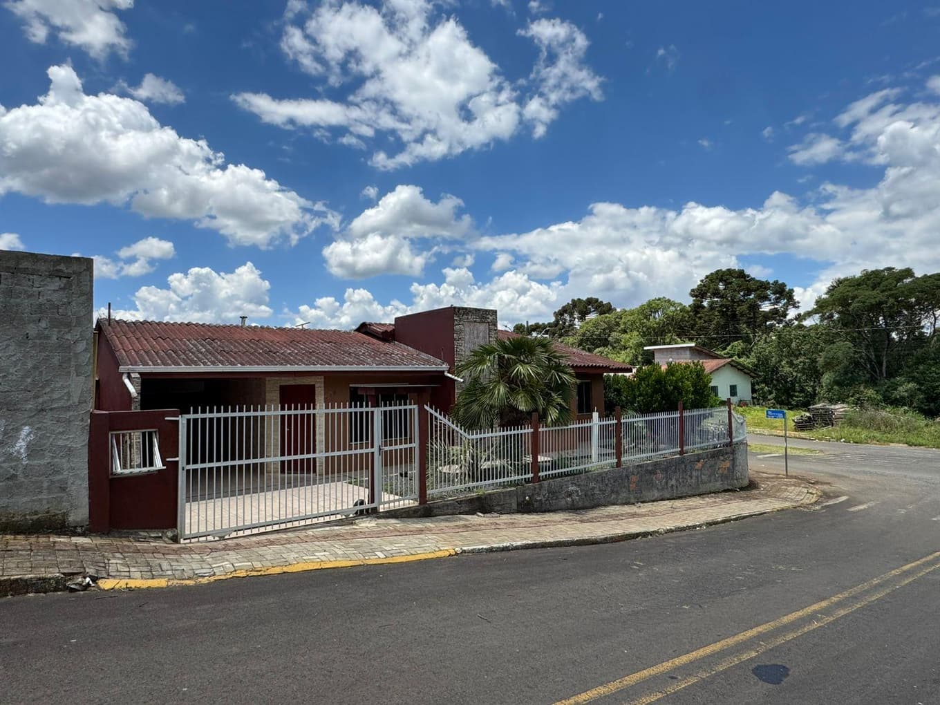 Casa em leilão em Fraiburgo - SC — IMÓVEL RESIDENCIAL URBANO COM ÁREA TOTAL DE 324,64 m² - FRAIBURGO/SC