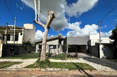 Casa em leilão em Umuarama - PR, bairro Parque Cidade Jardim — IMÓVEL URBANO COM ÁREA TOTAL DE 612,00 M2 EM UMUARAMA-PR