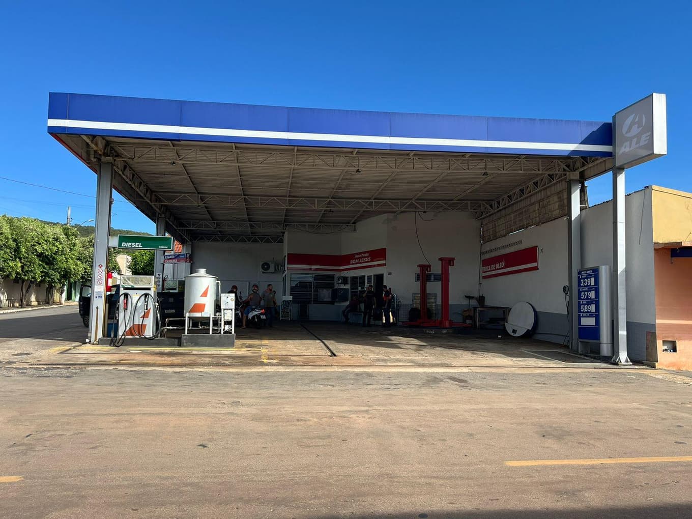 Foto 4 de 12: Casa em leilão em Jandaia - GO — Posto de gasolina com área de 399,80m², Centro, Jandaia/GO