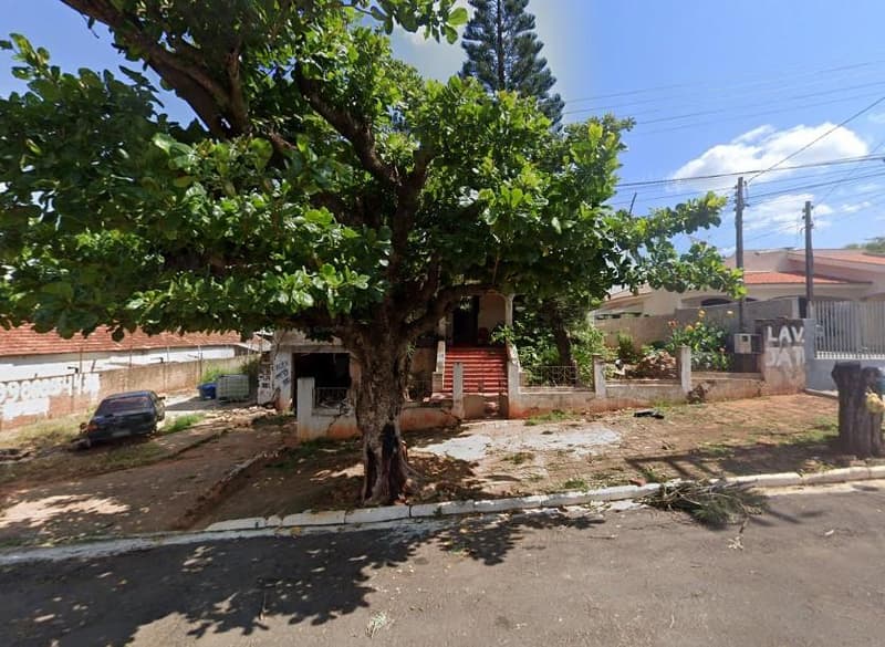 Terreno em leilão em Santo Anastácio - SP, bairro Vila Oriente — Terreno com 4.356,00 metros quadrados contendo casa em péssimo estado de conservação.