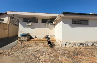 Foto 5 de 37: Comercial em leilão em Catanduva - SP — Imóvel Comercial, A.T. 572m², A.C. 341m², 9 salas, 2 recepções, 5 halls, garagem, Centro