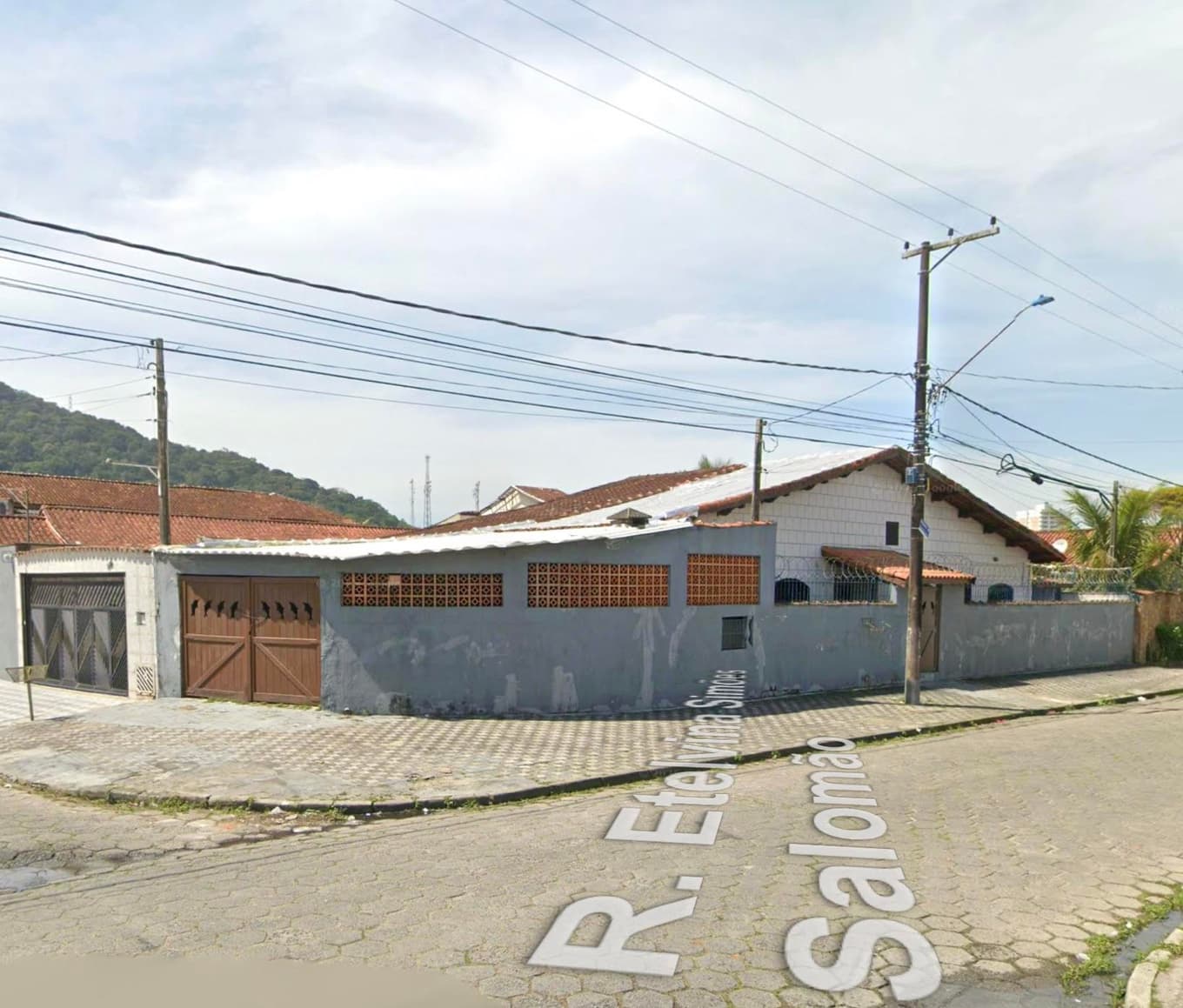 Comercial em leilão em Mongaguá - SP, bairro Vila Vera Cruz — DIREITOS - PREDIO COM 70,00m² - MONGAGUA