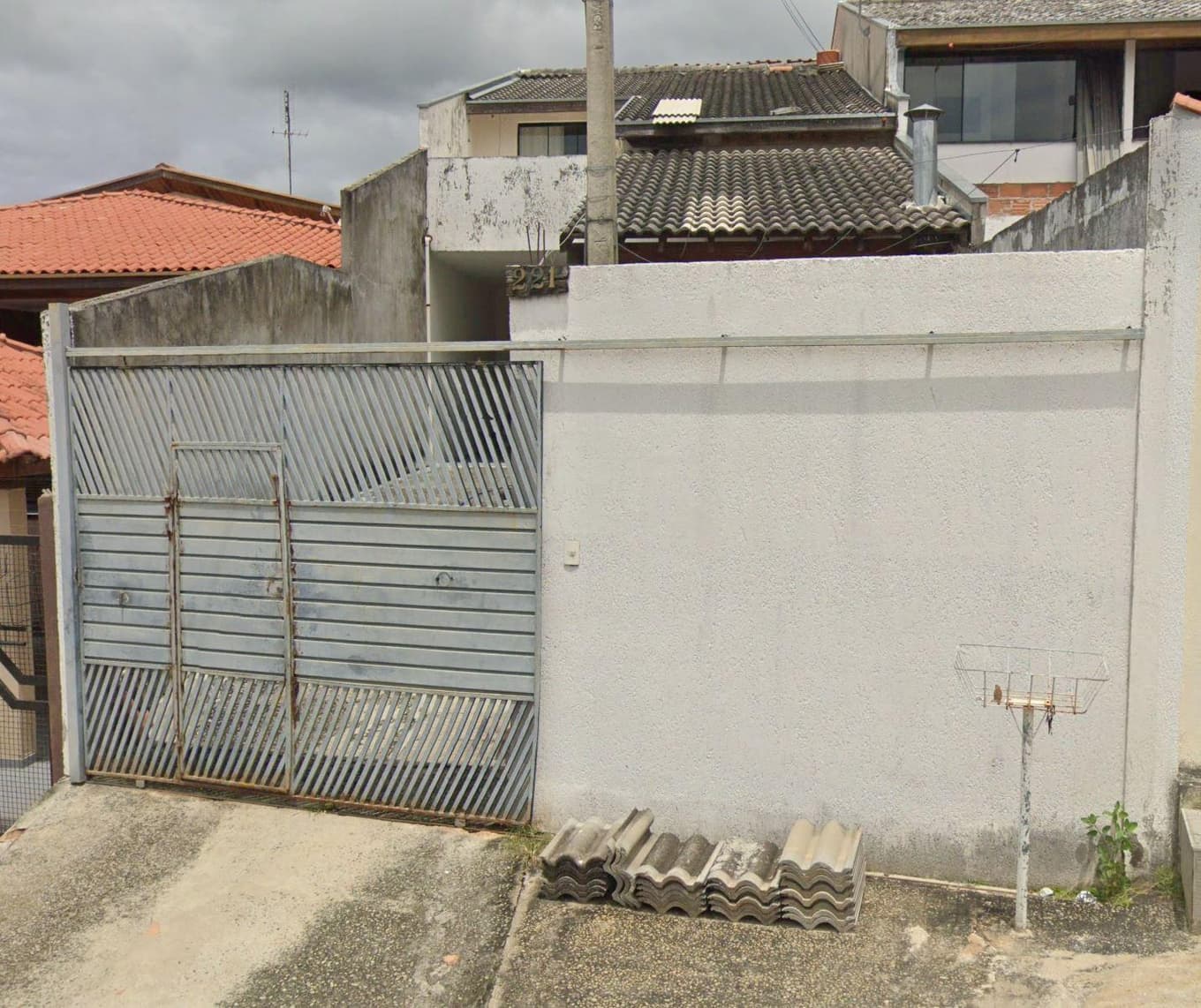 Casa em leilão em Taubaté - SP — Casa 193m² Ocupada no Jardim Continental II em Taubaté/SP