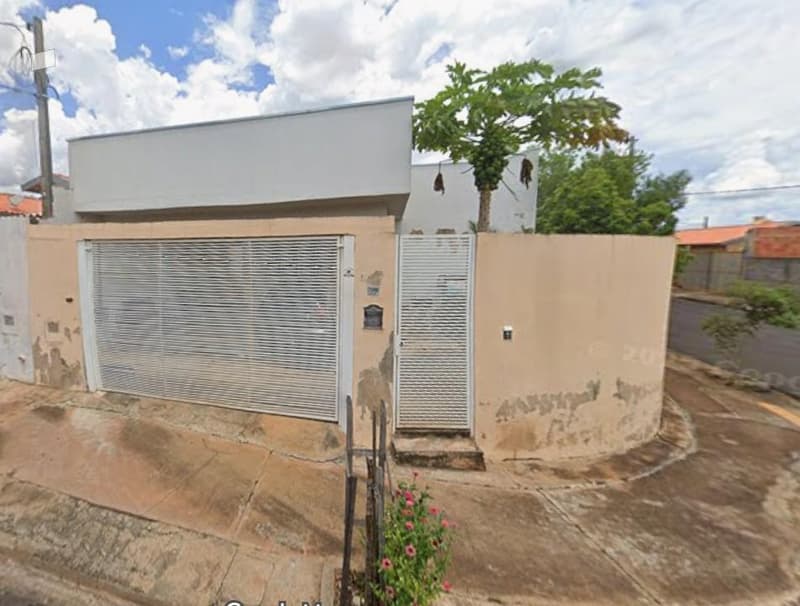 Terreno em leilão em Votuporanga - SP, bairro Jardim Universitário — Direitos um terreno A.T. 204,63m², A.C. 42,70m², Jardim Universitário