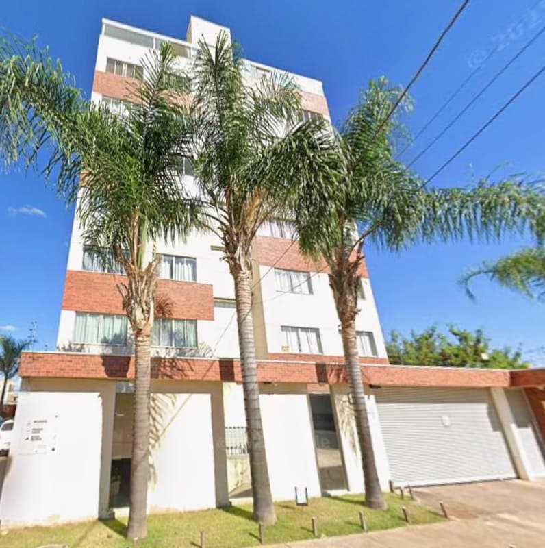 Apartamento em leilão em Samambaia - DF — Apartamento em Samambaia/DF, A.P. 47m², A.T. 82m². 1 vaga, área de lazer com churrasqueira e brinquedoteca (Direitos)