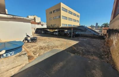 Foto 4 de 37: Comercial em leilão em Catanduva - SP — Imóvel Comercial, A.T. 572m², A.C. 341m², 9 salas, 2 recepções, 5 halls, garagem, Centro