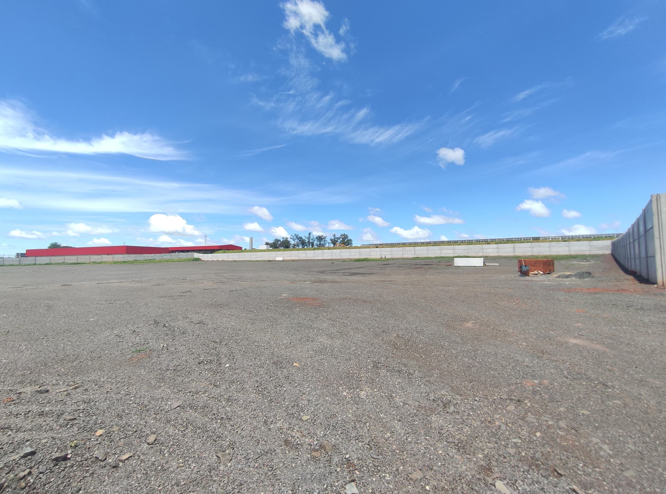 Foto 1 de 9: Terreno em leilão em Mirassol - SP — TERRENO INDUSTRIAL DE 20.200m² NA FAZENDA TRÊS BARRAS, MIRASSOL/SP | MATRICULA Nº 14.163