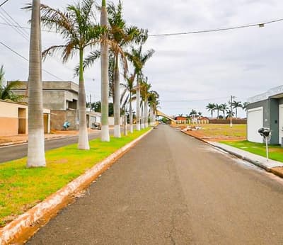 Terreno em leilão em Planura - MG — Terreno urbano em Planura/MG, no Res. Palmeiras Imperiais, Quadra 09 - Lote 2, de esquina com a área de 368,87m².