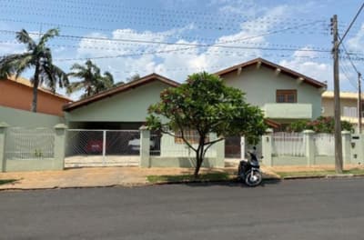 Casa em leilão em Penápolis - SP — IMÓVEL URBANO com 713,47² de área construída - Penápolis - SP