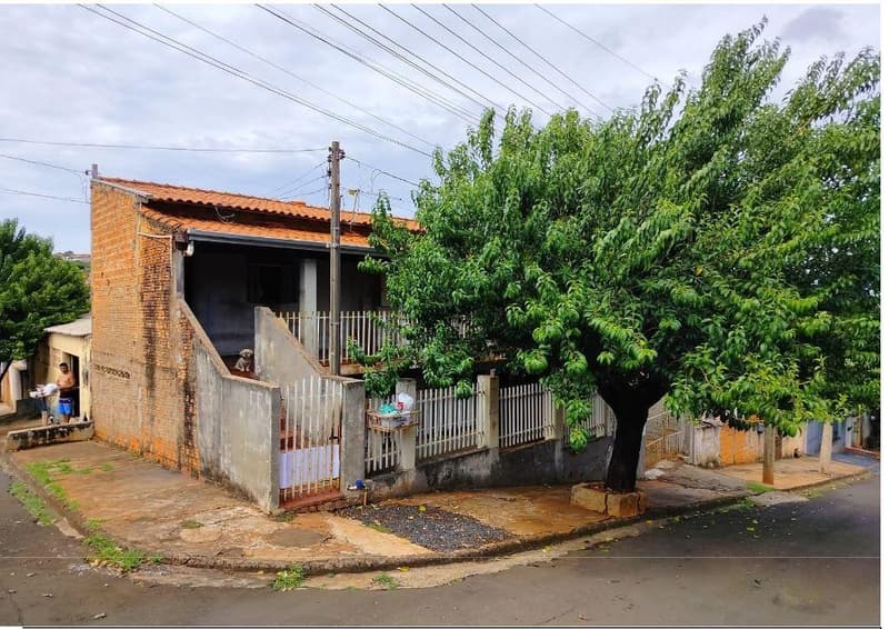 Foto 1 de 6: Casa em leilão em Bandeirantes - PR, bairro Vila Lordani — Casa com área de 119,29m², área de terreno 103,16m² - localizado na Rua Manoel Marques Godinho, n° 559, Vila Lordani, Bandeirantes/PR.