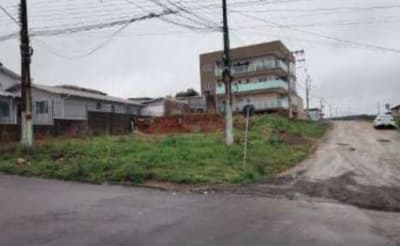Foto 1 de 3: Terreno em leilão em Correia Pinto - SC — Terreno 424m², Pereira Alves, Correia Pinto/SC - Ocupado