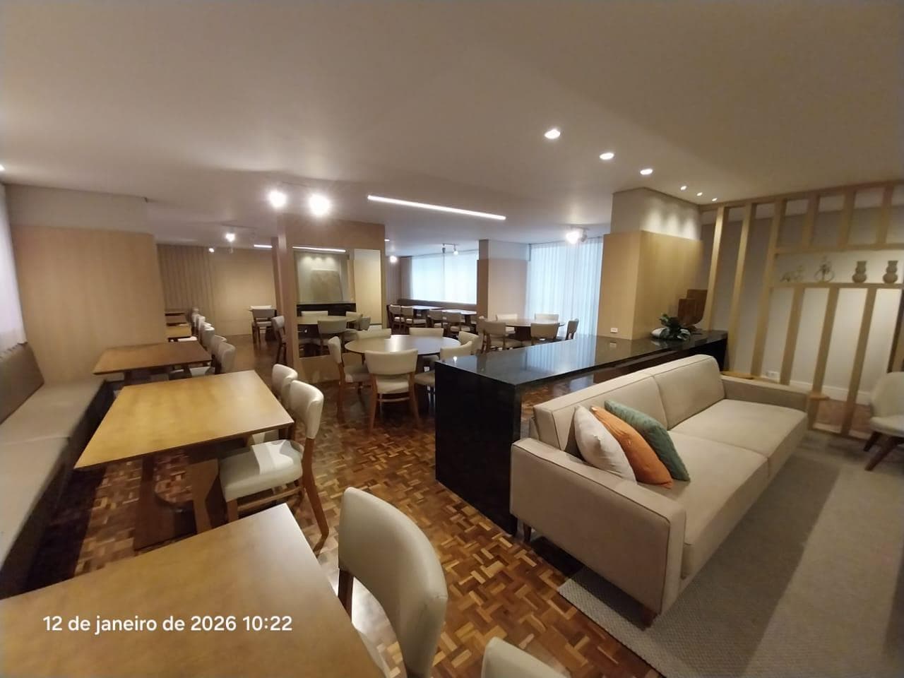 Foto 28 de 30: Apartamento em leilão em Curitiba - PR, bairro Água Verde — Apartamento (área de 159m²) com Vagas de Garagem Edifício Filadélfia - Água Verde Curitiba/PR