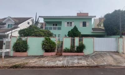 Casa em leilão em Apucarana - PR — Sobrado com área de 359,22m² e área total de terreno de 554,86m² - Apucarana/PR