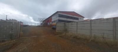 Comercial em leilão em Ponta Grossa - PR — Galpão com área construída de 1.000m², área de terreno de 9.056,19m² - Ponta Grossa/PR