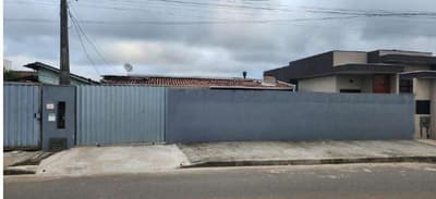 Foto 1 de 2: Terreno em leilão em Barra Velha - SC — Terreno de 407,12m2 com casa de 50,00m2 em Barra Velha/SC - Rua João Alberto dos Santos, nº 917 - Massa Falida de Grahl S/A. Equipamentos Rodoviários e Industriais
