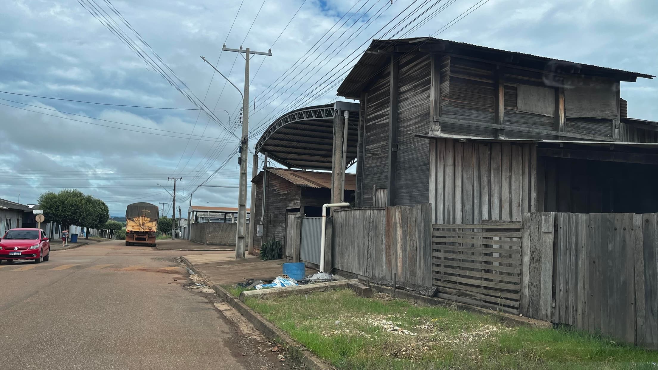 Foto 4 de 7: Comercial em leilão em Aripuanã - MT, bairro Cidade Alta — IMÓVEL COMERCIAL/RESIDENCIAL | A.T. 437,50m² E A.C 176m² | ARIPUANÃ MT