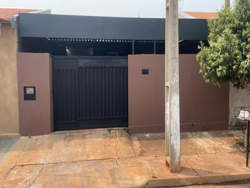 Casa em leilão em Andradina - SP — Casa 146m² | Terreno 160m² | Quinta das Castanheiras, Andradina/SP | Oportunidade p/ Investidor com 50% de Desconto na 2ª Praça!