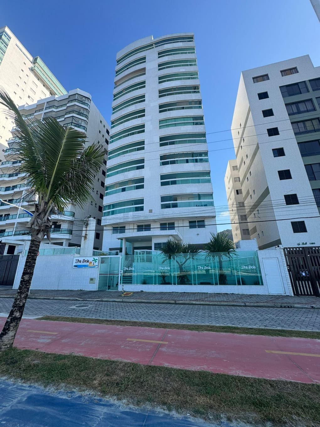 Foto 1 de 18: Apartamento em leilão em Mongaguá - SP — Cobertura de frente para o mar com área total de 236,319m2 - Condomínio Residencial Ilha Bela - Mongaguá/SP