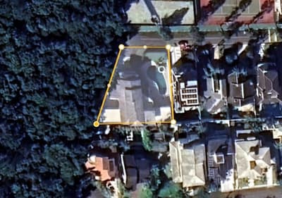 Casa em leilão em Bertioga - SP — Casa - Condomínio Hanga Roa - Praia da Enseada A.T. 1.263,00m² - A.C. 493,32m²