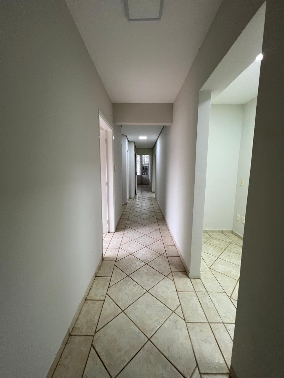 Foto 5 de 19: Comercial em leilão em Valinhos - SP — IMOVEL COMERCIAL CONTENDO 06 SALAS, 267 m² A.T E 175 m² A.C EM VALINHOS/SP