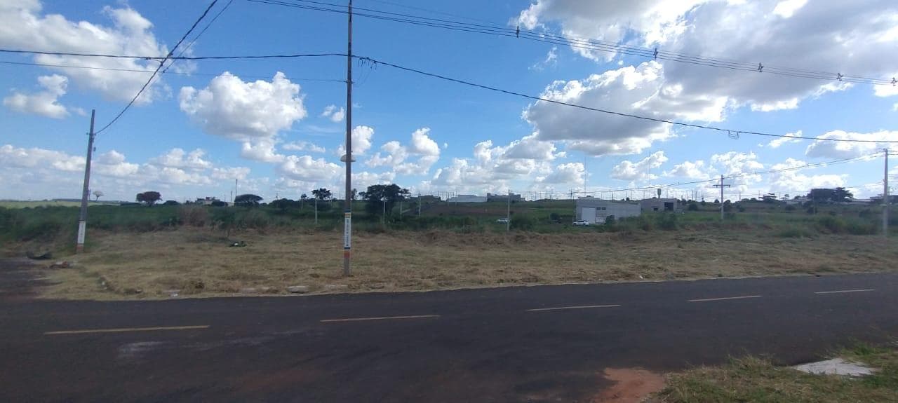 Terreno em leilão em Umuarama - PR — Terreno com A.T de 681,74m² em Umuarama/PR