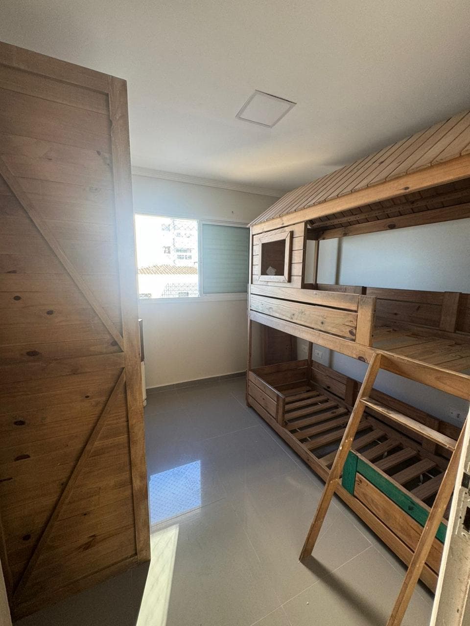 Foto 5 de 18: Apartamento em leilão em Mongaguá - SP — Cobertura de frente para o mar com área total de 236,319m2 - Condomínio Residencial Ilha Bela - Mongaguá/SP