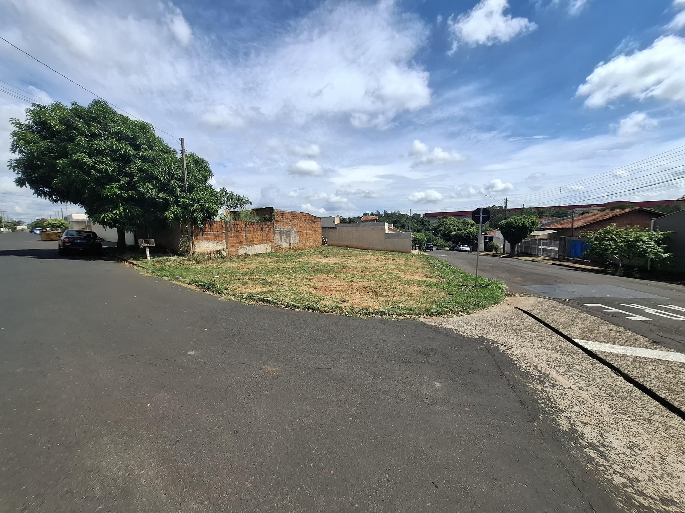 Foto 1 de 10: Terreno em leilão em Mirassol - SP — TERRENO DE ESQUINA COM 289m² NO PARQUE RESIDENCIAL CELINA DALUL, MIRASSOL/SP | MATRICULA 26.253