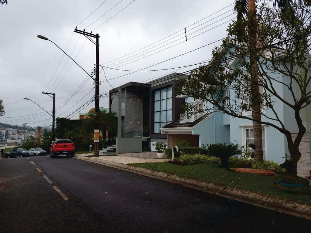 Foto 2 de 42: Casa em leilão em São Bernardo Do Campo - SP — Casa, A.T. 375m², A.C. 809m², 4 suítes, 4 vagas, piscina, hidromassagem, Condomínio Swiss Park, Demarchi