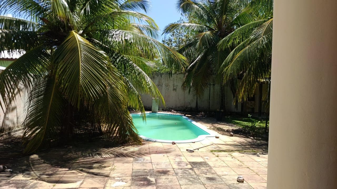Foto 19 de 20: Casa em leilão em Camaçari - BA, bairro Jauá — Casa em condomínio 568m², 6 vagas, Desocupada no Jauá, Camaçari/BA