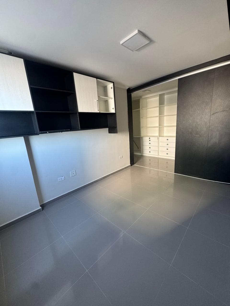 Foto 15 de 18: Apartamento em leilão em Mongaguá - SP — Cobertura de frente para o mar com área total de 236,319m2 - Condomínio Residencial Ilha Bela - Mongaguá/SP