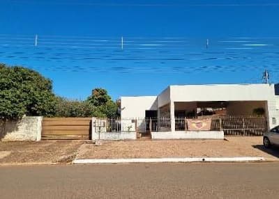 Foto 1 de 4: Casa em leilão em Bandeirantes - MS, bairro Centro — CASA RESIDENCIAL | A.T. 1000,00M² E A.C 181,50M² - BAIRRO CENTRO | BANDEIRANTES/MS
