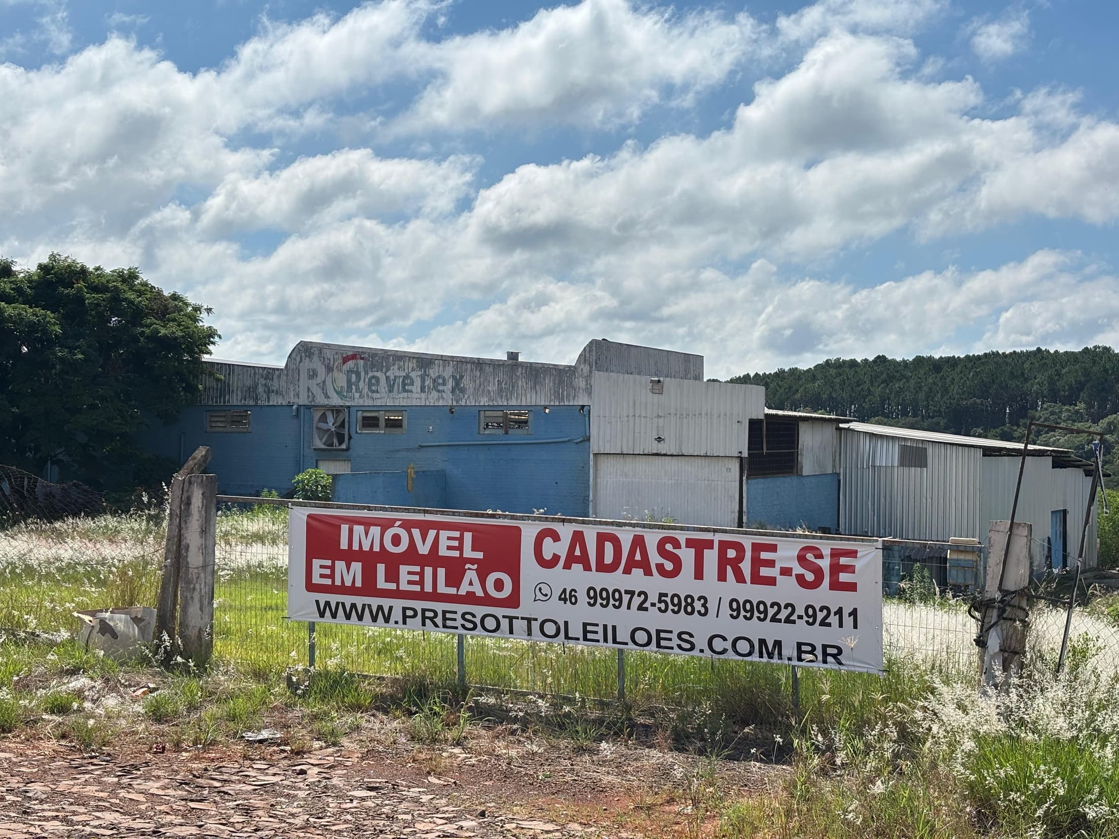 Comercial em leilão em Francisco Beltrão - PR, bairro Padre Ulrico — COMPLEXO INDUSTRIAL 8.000m² com area construída estimada: aproximadamente 1.500,00m²