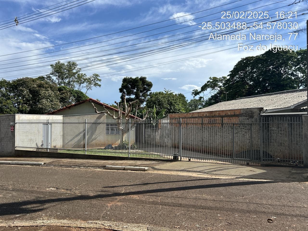 Foto 1 de 4: Casa em leilão em Foz Do Iguaçu - PR, bairro Vila Residencial A — Imóvel com 72,47m², terreno com área total 464,46m², na Alameda Narceja, 25, Vila Residencial A, Foz do Iguaçu/PR.