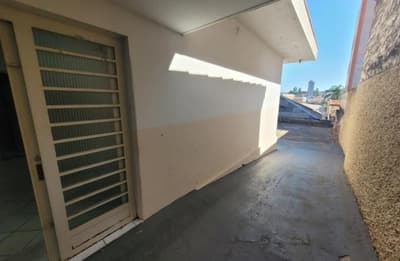 Foto 3 de 37: Comercial em leilão em Catanduva - SP — Imóvel Comercial, A.T. 572m², A.C. 341m², 9 salas, 2 recepções, 5 halls, garagem, Centro