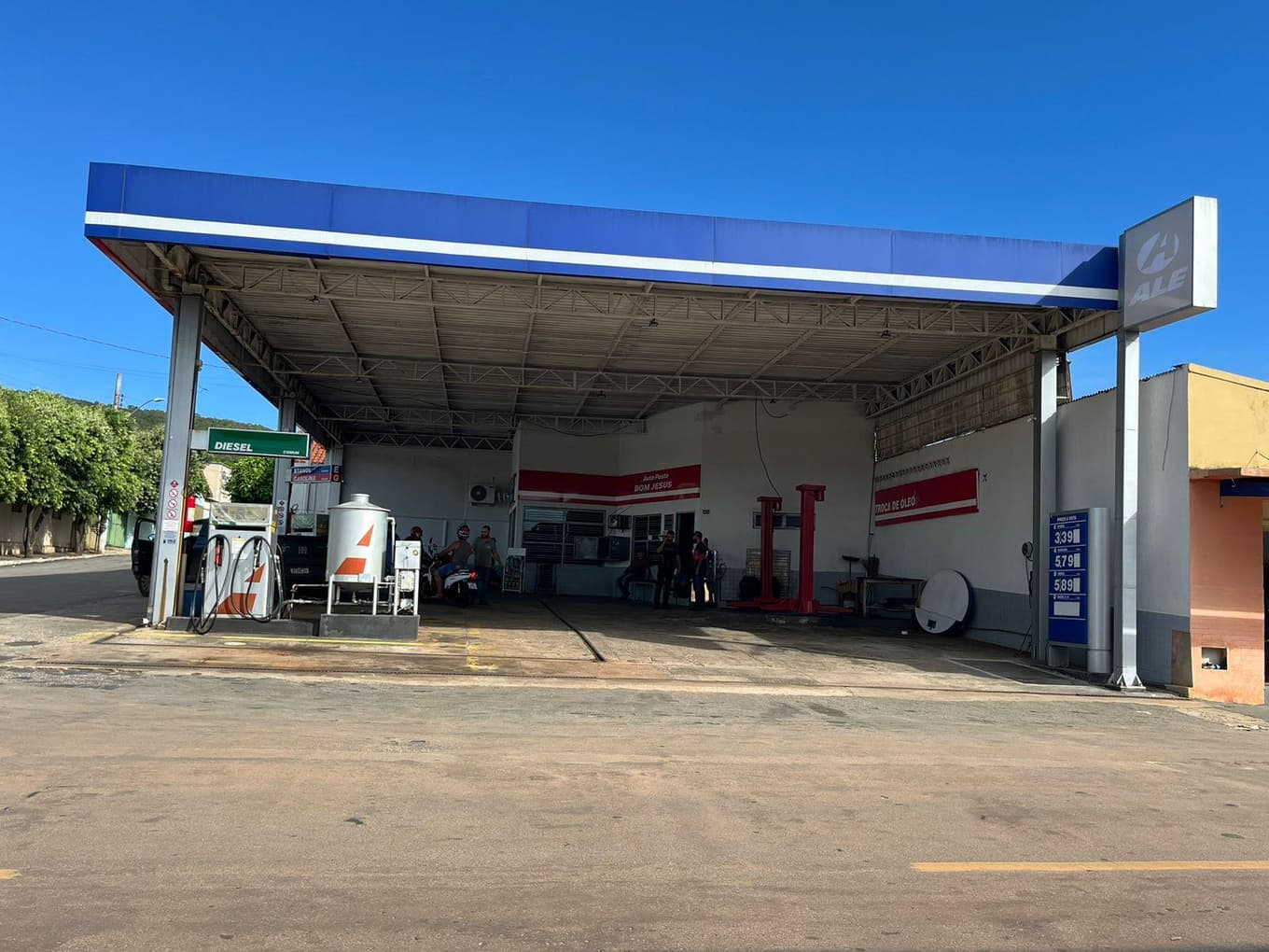 Foto 8 de 12: Casa em leilão em Jandaia - GO — Posto de gasolina com área de 399,80m², Centro, Jandaia/GO