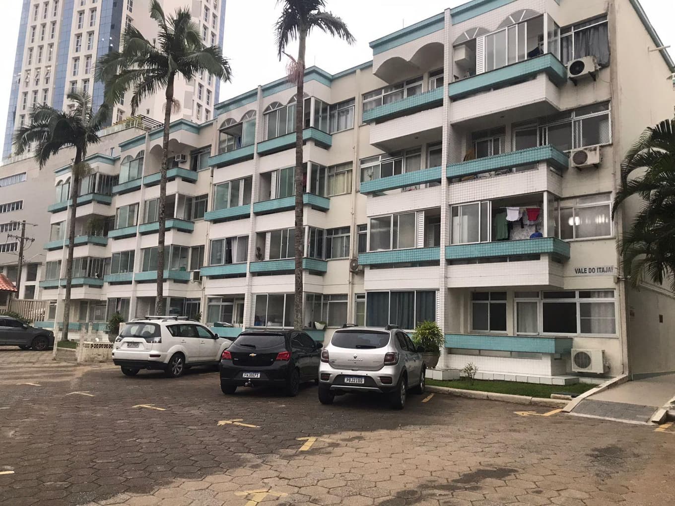Foto 1 de 14: Apartamento em leilão em Balneário Camboriú - SC — Apartsmento 47m² c/ vaga de garagem, Cond. Portal de Camboriú, R. Antônio Bittencourt, 225, Balneário Camboriú/SC. Insolvência Zdzislaw K. Jankowski