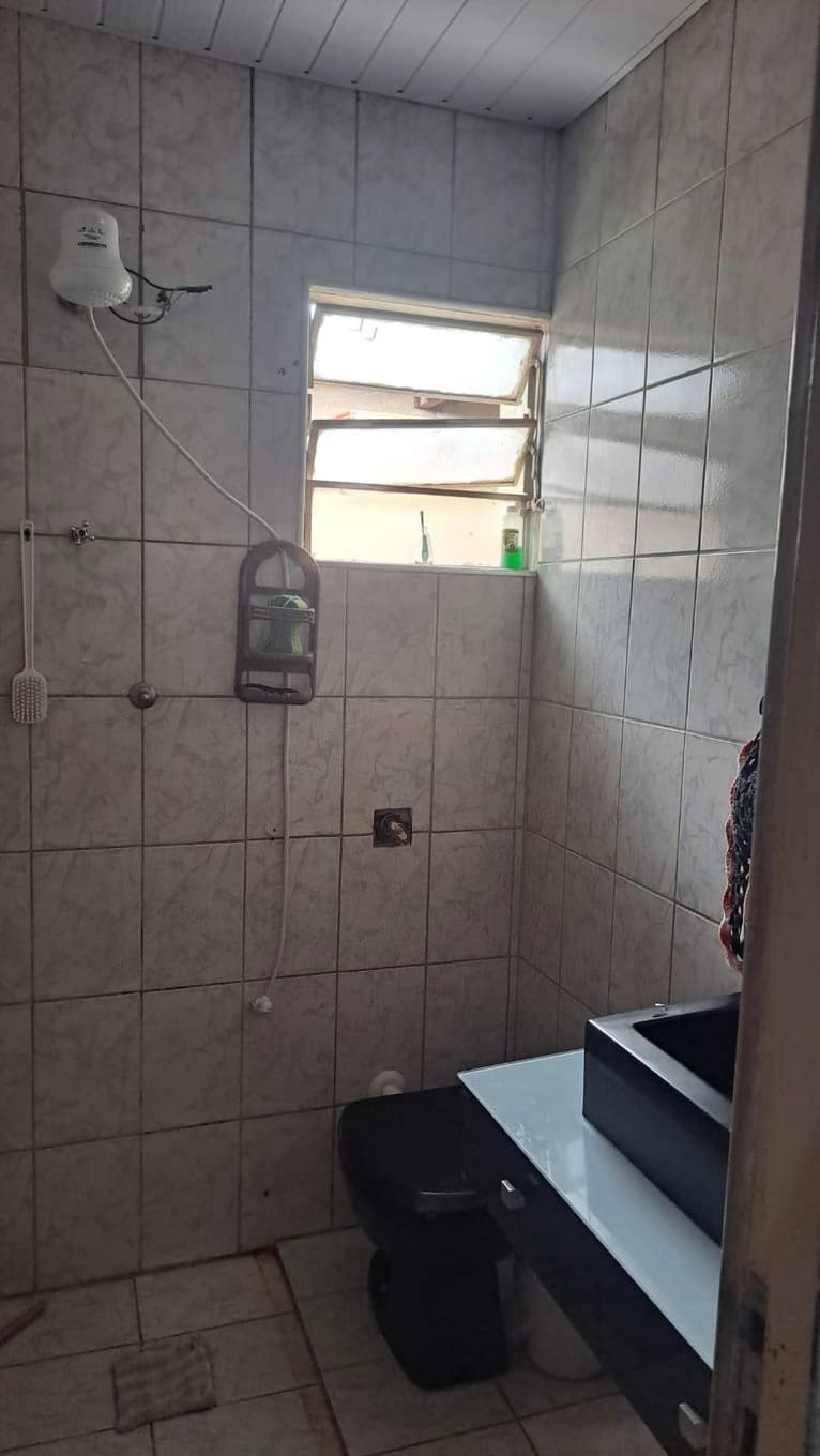 Foto 3 de 18: Apartamento em leilão em Piracicaba - SP, bairro Santa Terezinha — Prédio residencial situado à Rua Angatuba, nº 33, Piracicaba/SP