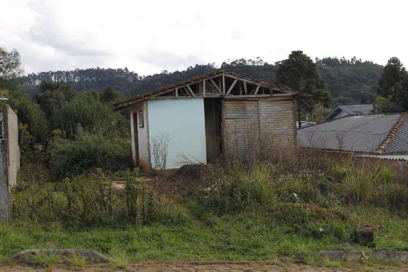 Foto 3 de 12: Terreno em leilão em General Carneiro - PR, bairro Planalto — LOTE Nº 06 DA QUADRA A DO LOTEAMENTO SÃO FRANCISCO COM ÁREA DE 455,22M²E ÁREA CONSTRUÍDA DE 70,00M² - GENERAL CARNEIRO/PR