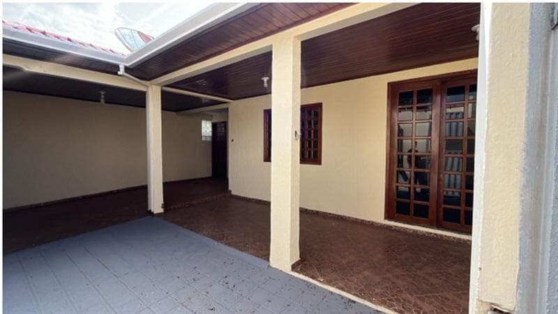 Foto 3 de 10: Casa em leilão em Cacoal - RO — CASA RESIDENCIAL | A.T. 326,41 M² E A.C. 326,41M² - INDUSTRIAL | EM CACOAL/RO - LEILÃO EMPRESARIAL SISTÊMICO SICREDI