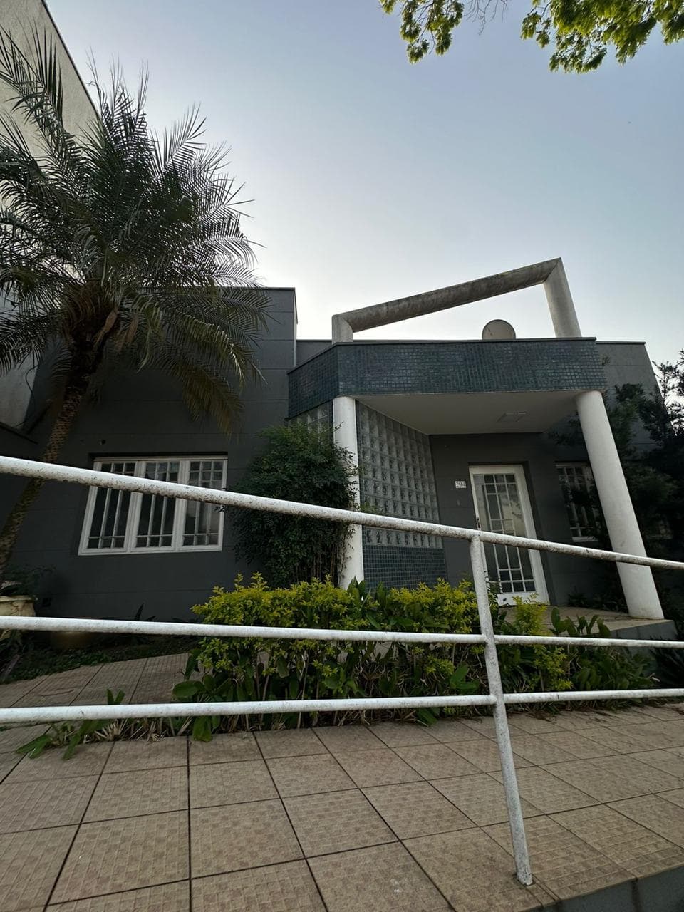 Foto 1 de 19: Comercial em leilão em Valinhos - SP — IMOVEL COMERCIAL CONTENDO 06 SALAS, 267 m² A.T E 175 m² A.C EM VALINHOS/SP