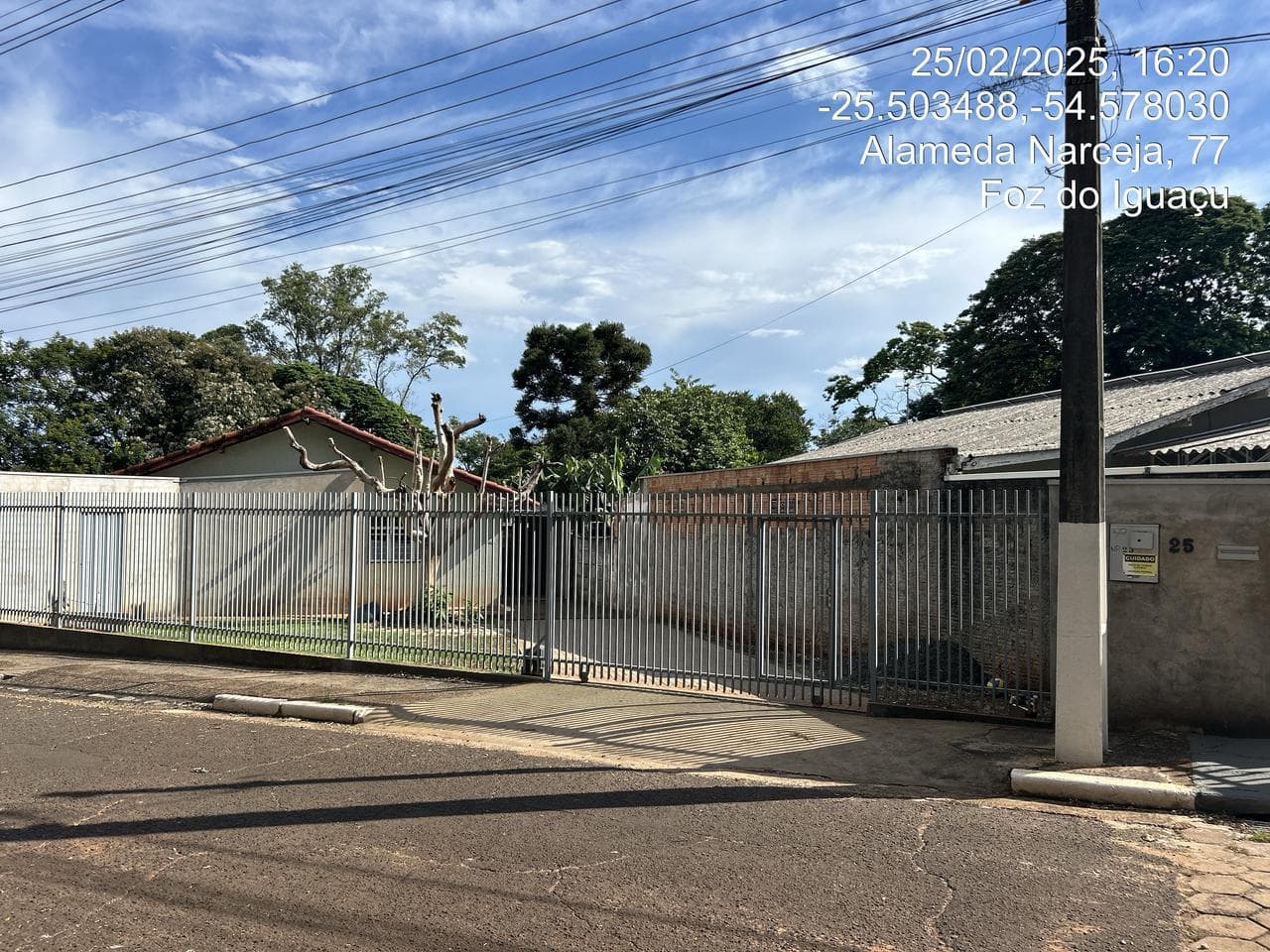 Foto 3 de 4: Casa em leilão em Foz Do Iguaçu - PR, bairro Vila Residencial A — Imóvel com 72,47m², terreno com área total 464,46m², na Alameda Narceja, 25, Vila Residencial A, Foz do Iguaçu/PR.